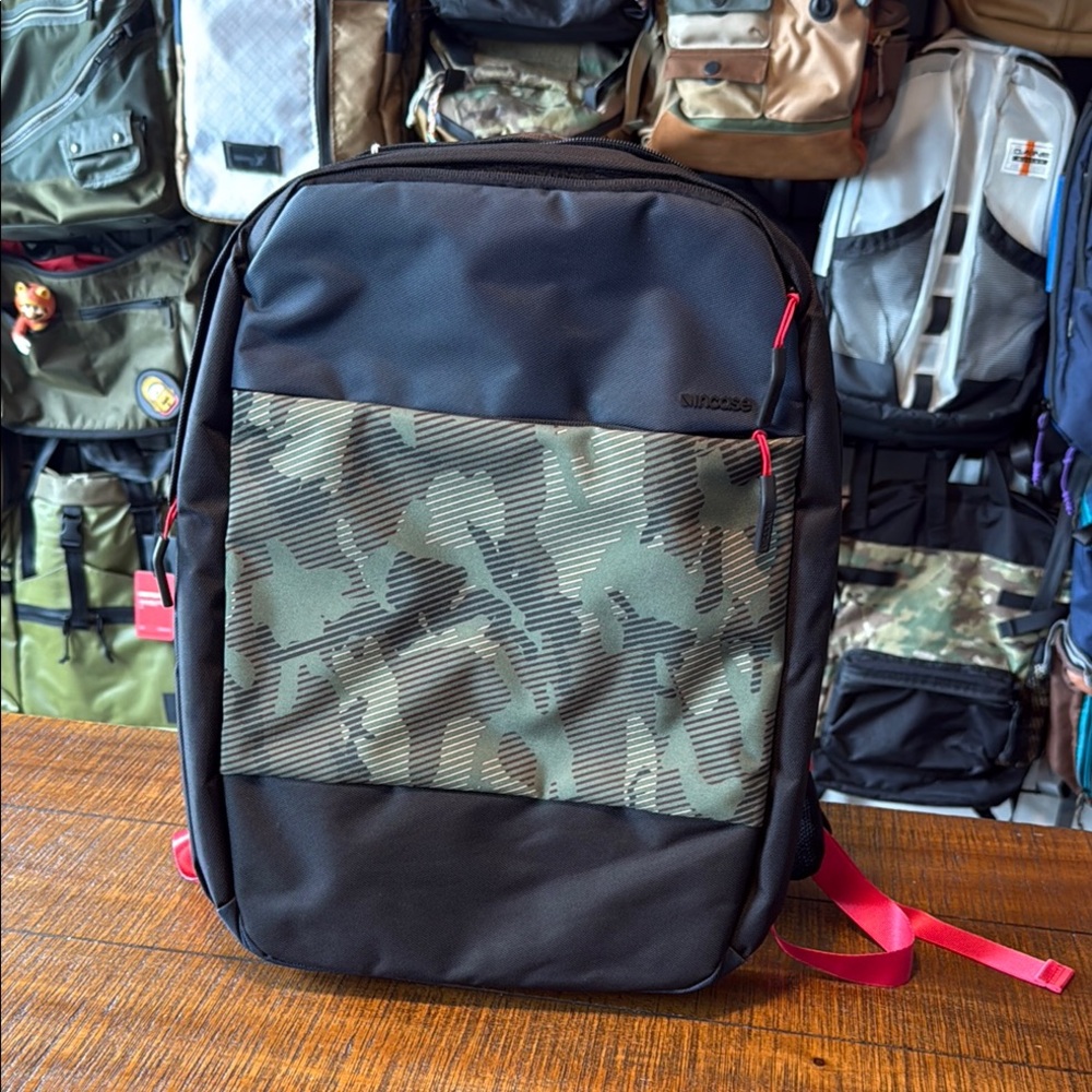 InCase City Black and Green Camouflage Men's Backpack